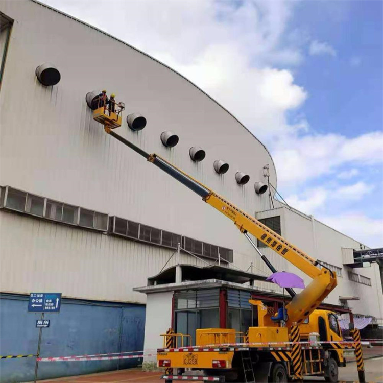 泸州高空作业车出租服务：专业广告牌安装解决方案