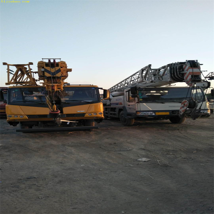 泸州吊车吊挖机正确办法